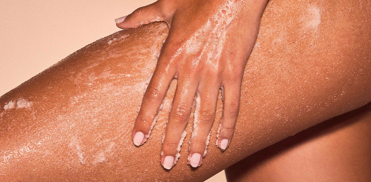 vanilla verve body scrub on skin